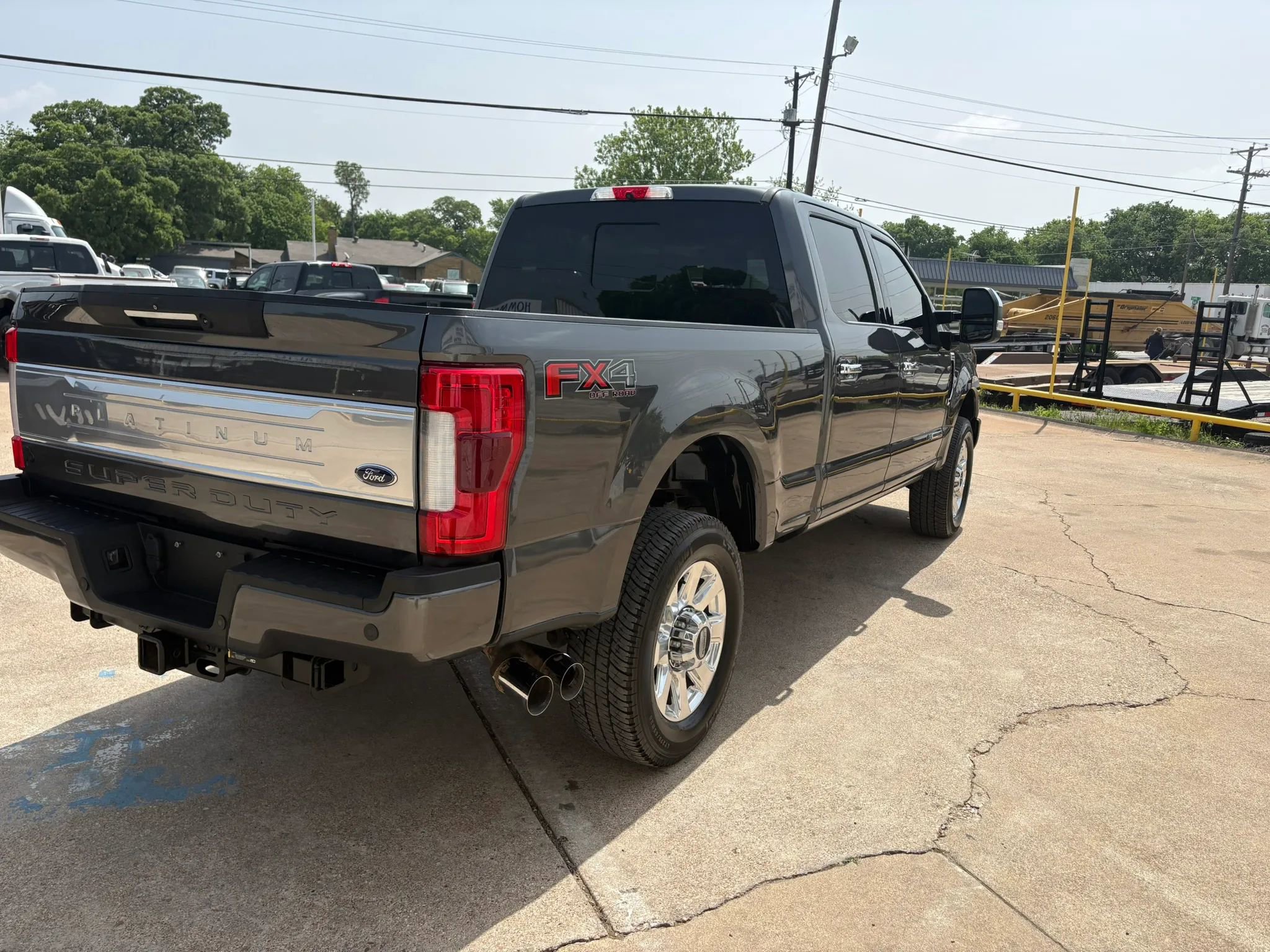 Used 2018 Ford F250 Platinum w/ Platinum Ultimate Package AWD/4WD image 3