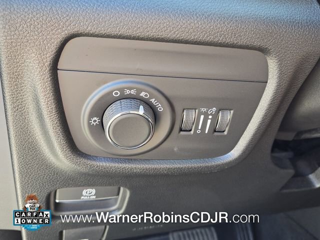 Used 2025 Jeep Grand Cherokee Laredo X w/ Luxury Tech Group I image 29