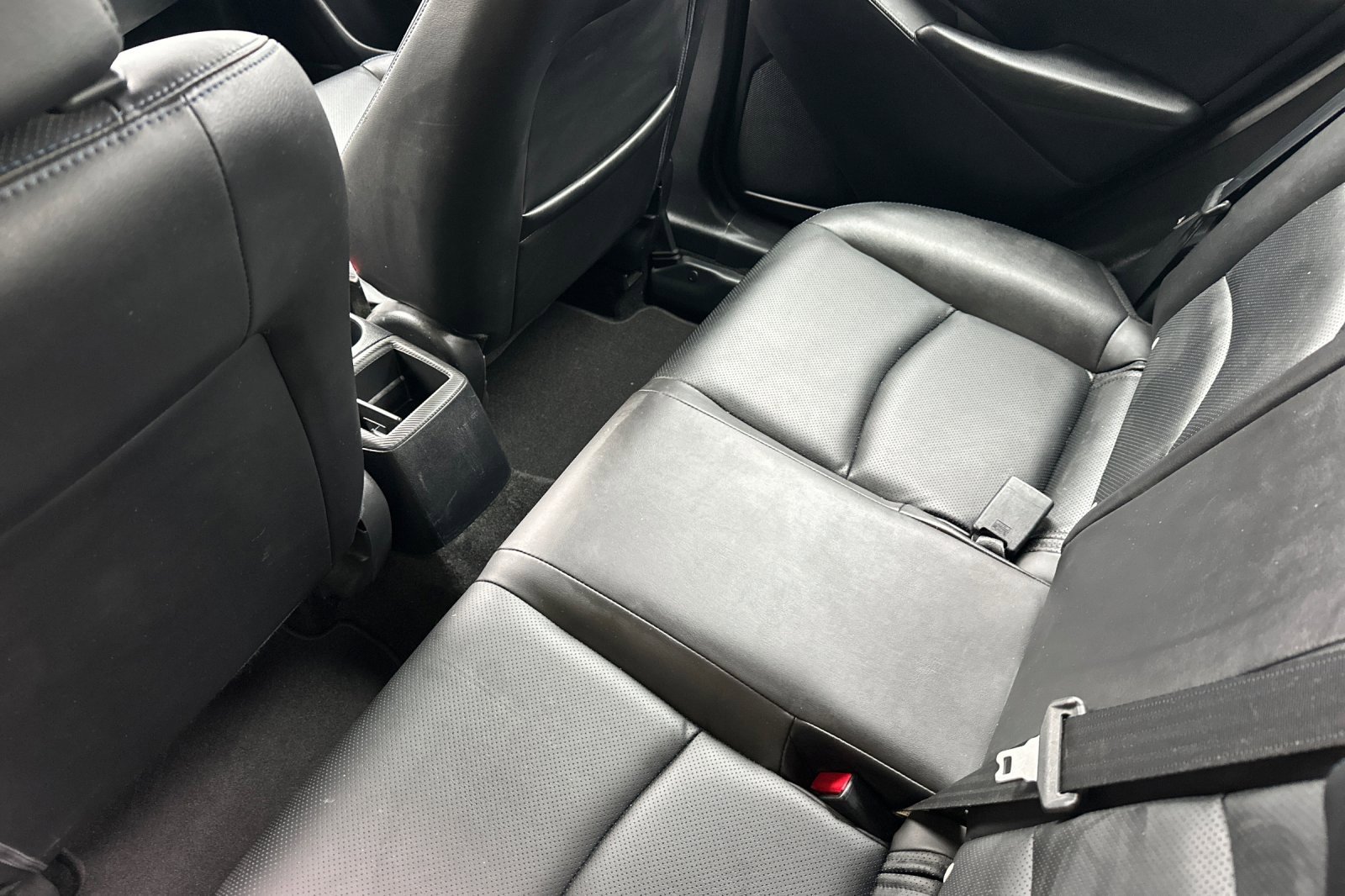 Used 2020 Toyota Yaris XLE image 9