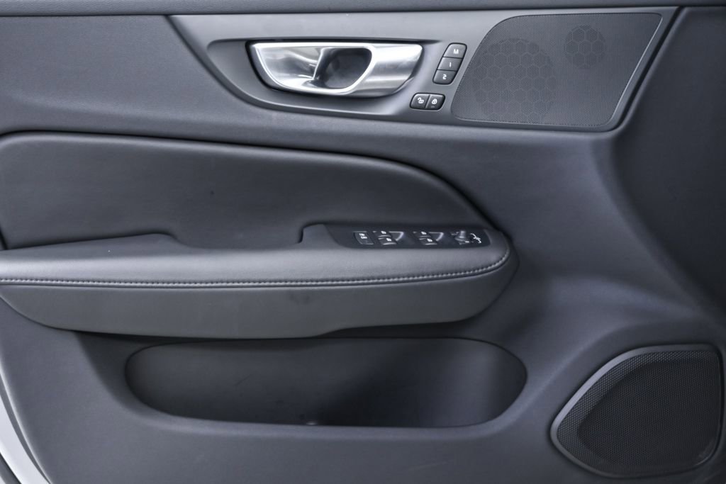 Certified 2025 Volvo V60 B5 Cross Country Plus image 8