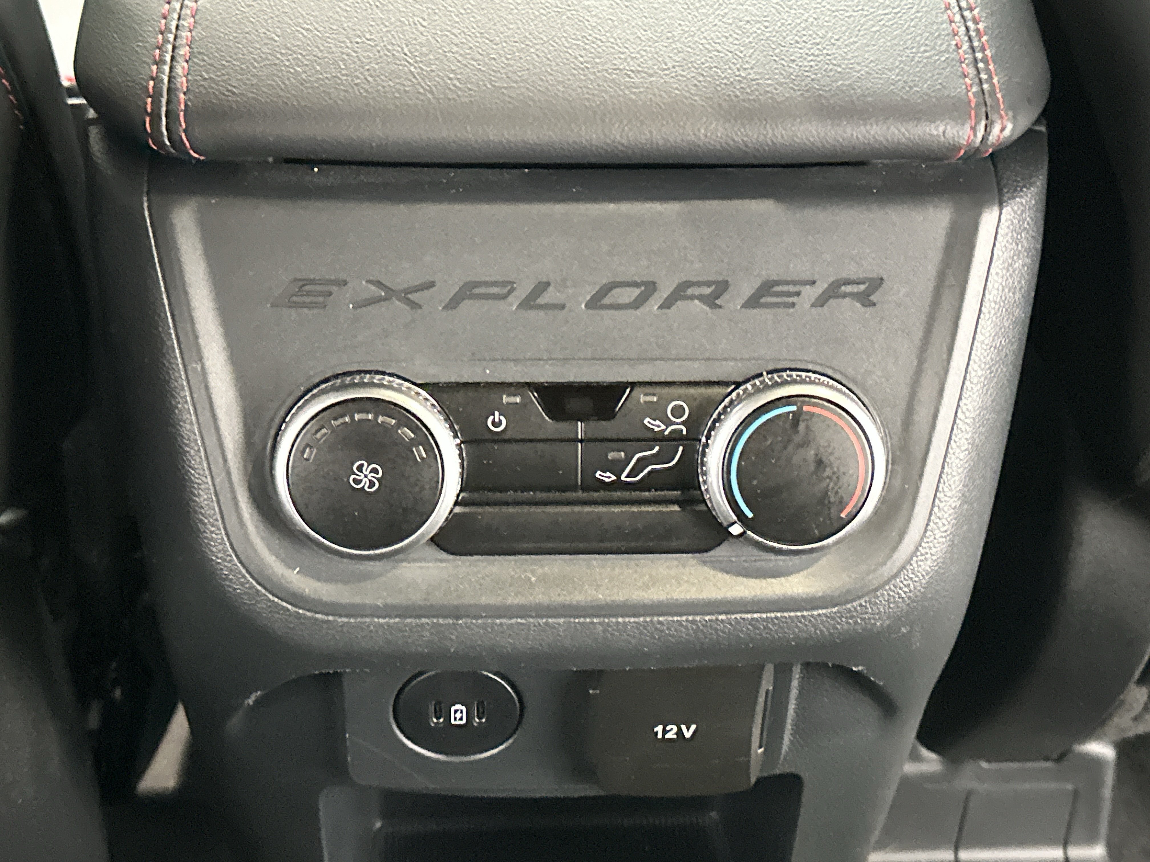 Used 2025 Ford Explorer ST-Line w/ ST-Line Street Pack AWD/4WD image 26