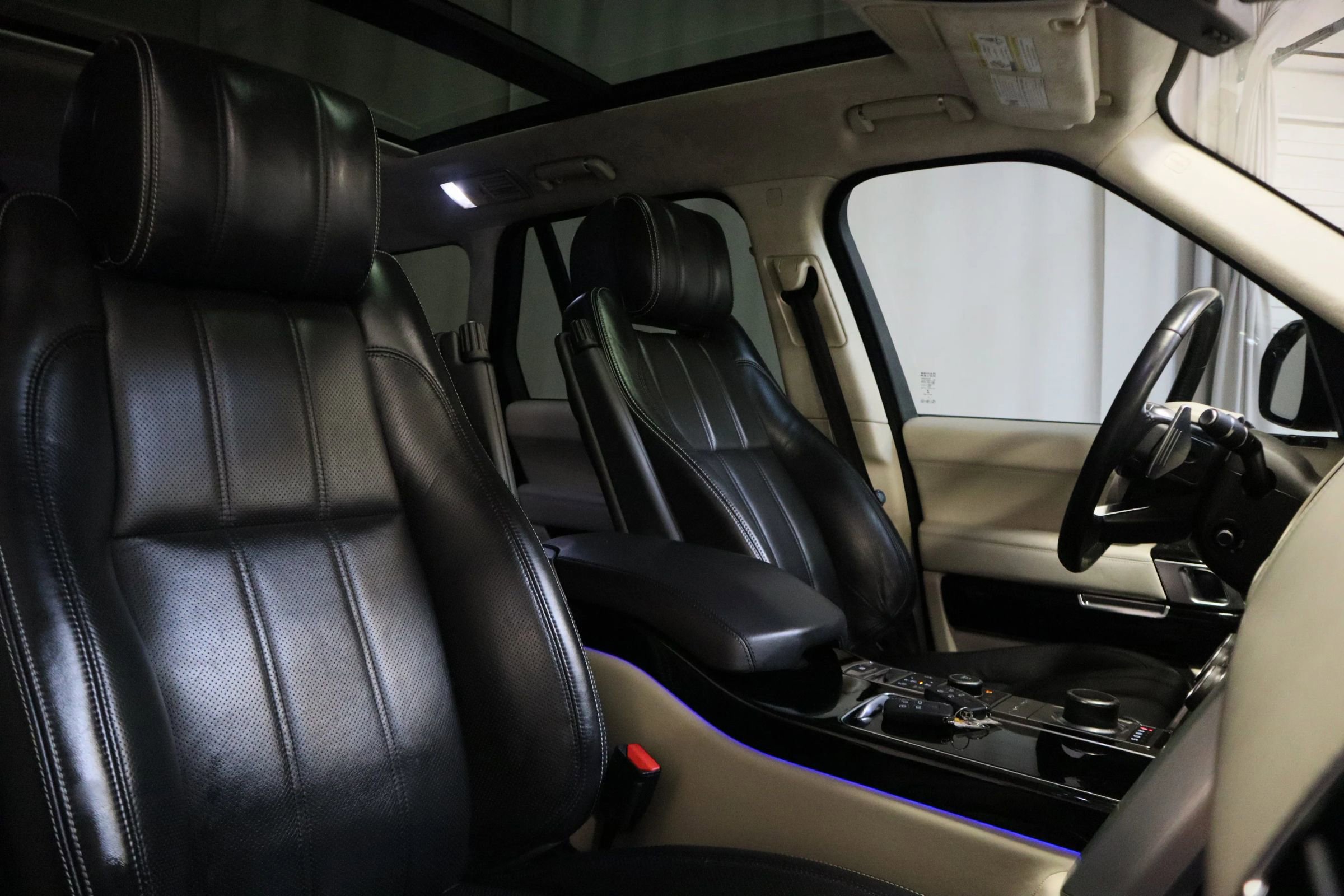 Used 2015 Land Rover Range Rover Autobiography image 18