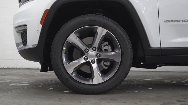 New 2025 Jeep Grand Cherokee L Limited w/ Luxury Tech Group II image 9