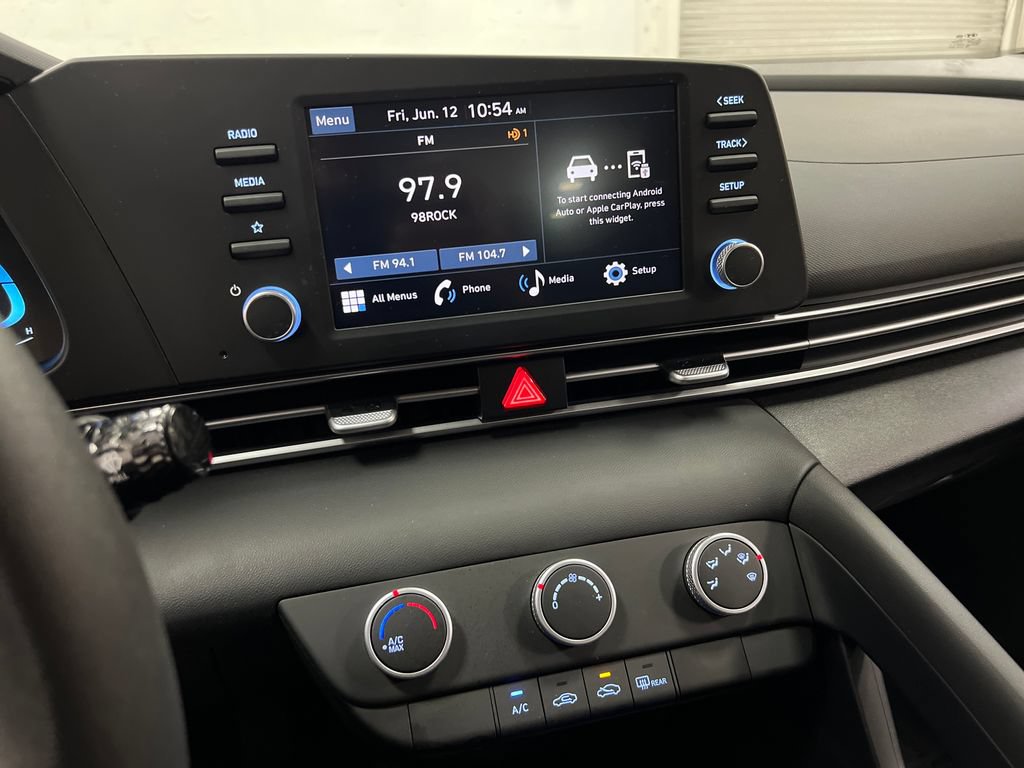 Used 2025 Hyundai Elantra SE w/ Cargo Package FWD image 18