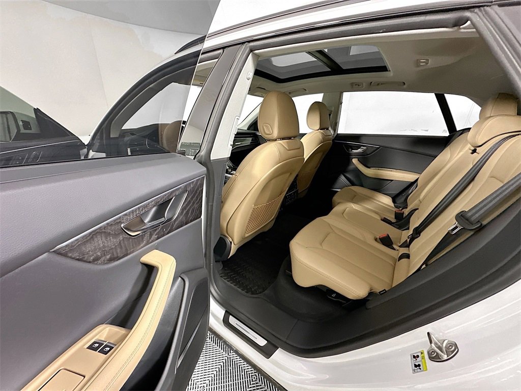 Used 2025 Audi Q8 Premium Plus w/ Premium Plus Package image 17
