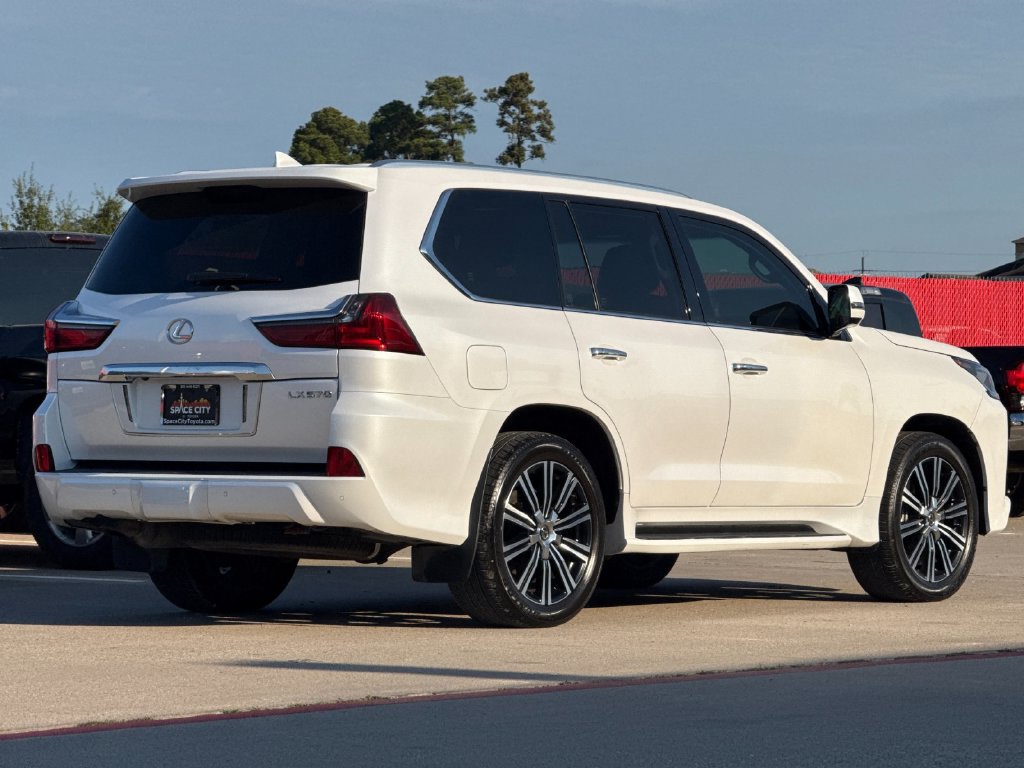 Used 2021 Lexus LX 570 4WD w/ Luxury Package image 6