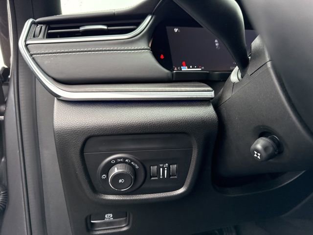 Used 2022 Jeep Grand Cherokee L Overland w/ Luxury Tech Group IV image 29