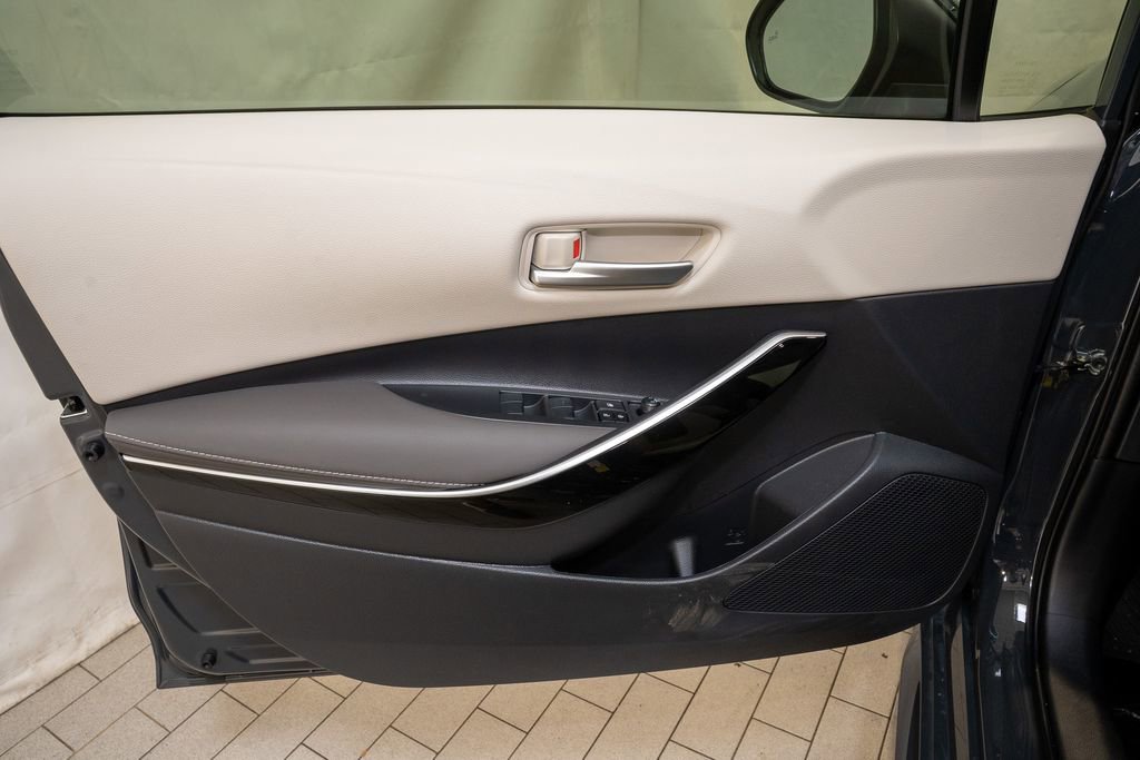 Used 2025 Toyota Corolla XLE image 12