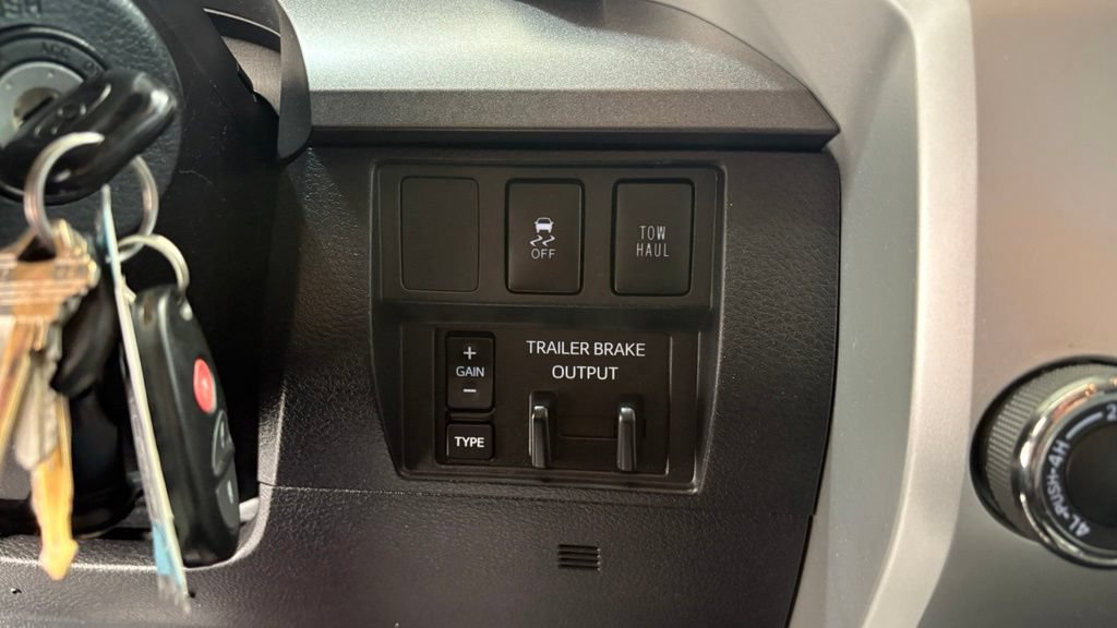 Used 2016 Toyota Tundra SR5 w/ SR5 Upgrade Package AWD/4WD image 44