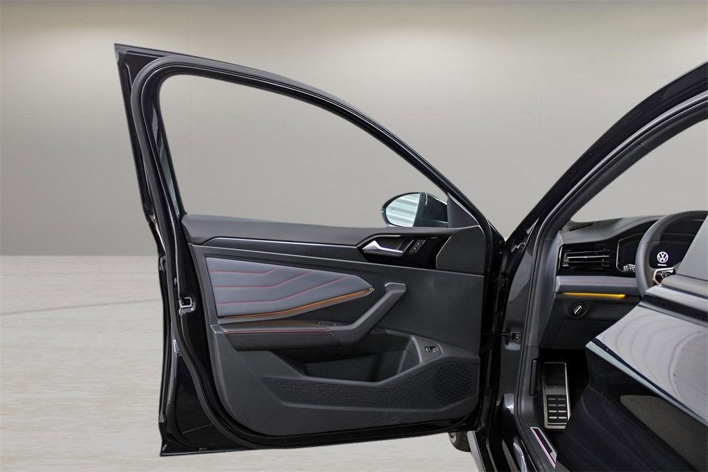Used 2025 Volkswagen Jetta GLI Autobahn image 28