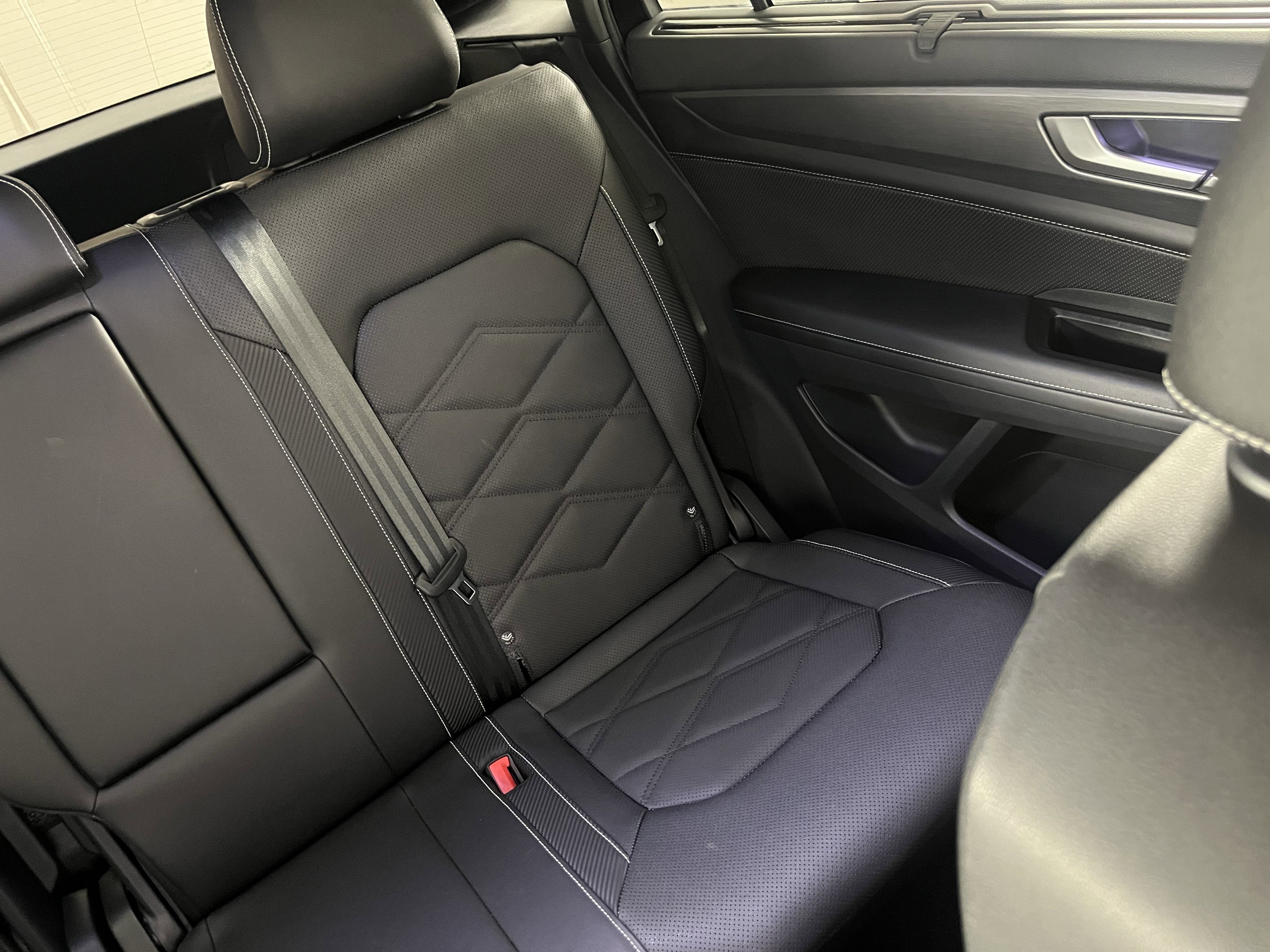 Used 2025 Volkswagen Atlas Cross Sport SE image 23