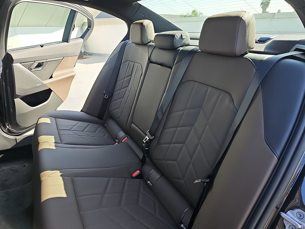 New 2026 BMW 530i w/ Executive Package RWD image 14