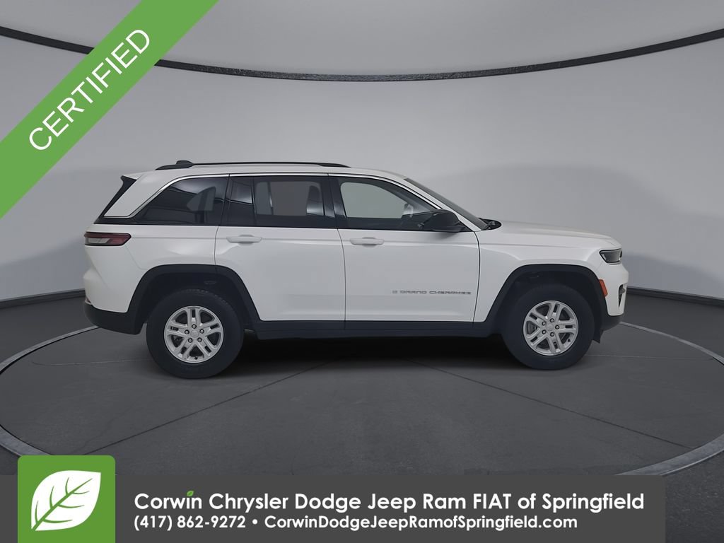 Used 2023 Jeep Grand Cherokee Laredo AWD/4WD image 17