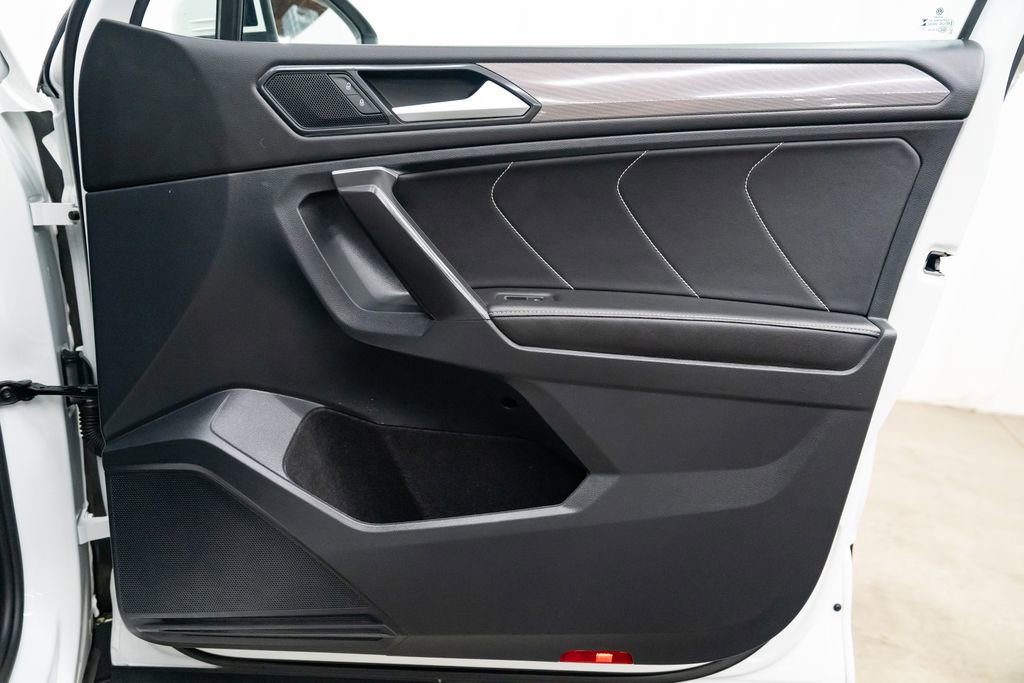 Used 2024 Volkswagen Tiguan SE image 25