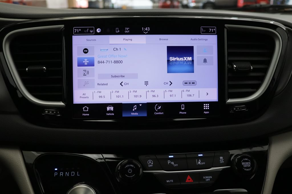 Used 2024 Chrysler Pacifica Touring-L FWD image 22