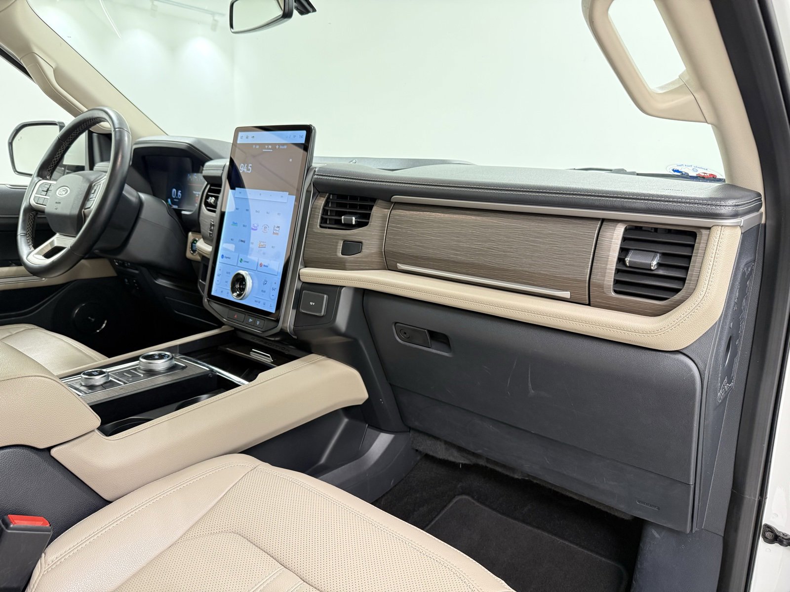 Used 2022 Ford Expedition Limited image 30