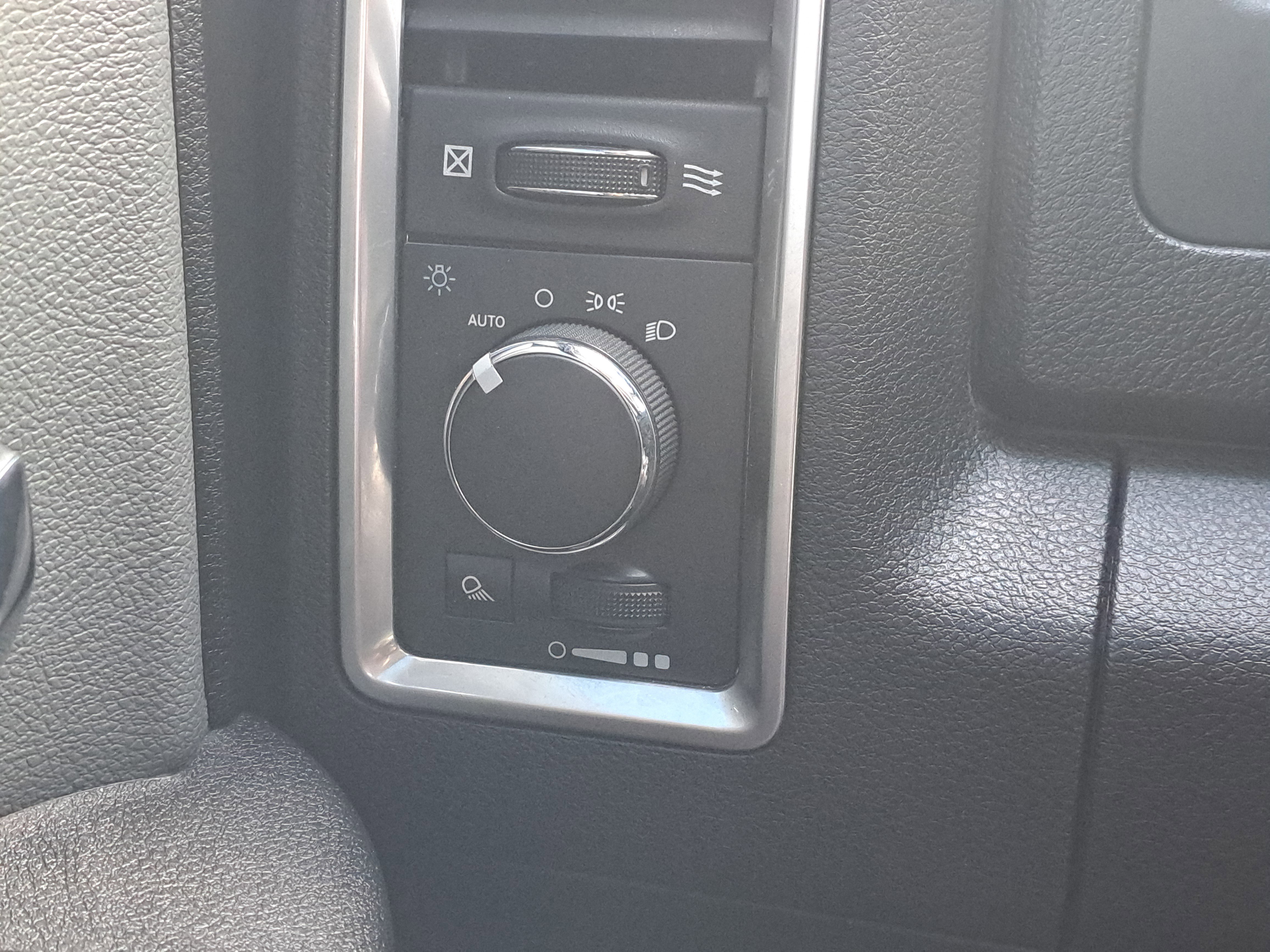 Used 2021 RAM 1500 Classic SLT image 26