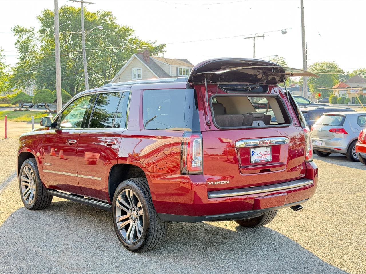 Used 2017 GMC Yukon Denali w/ Open Road Package AWD/4WD image 39