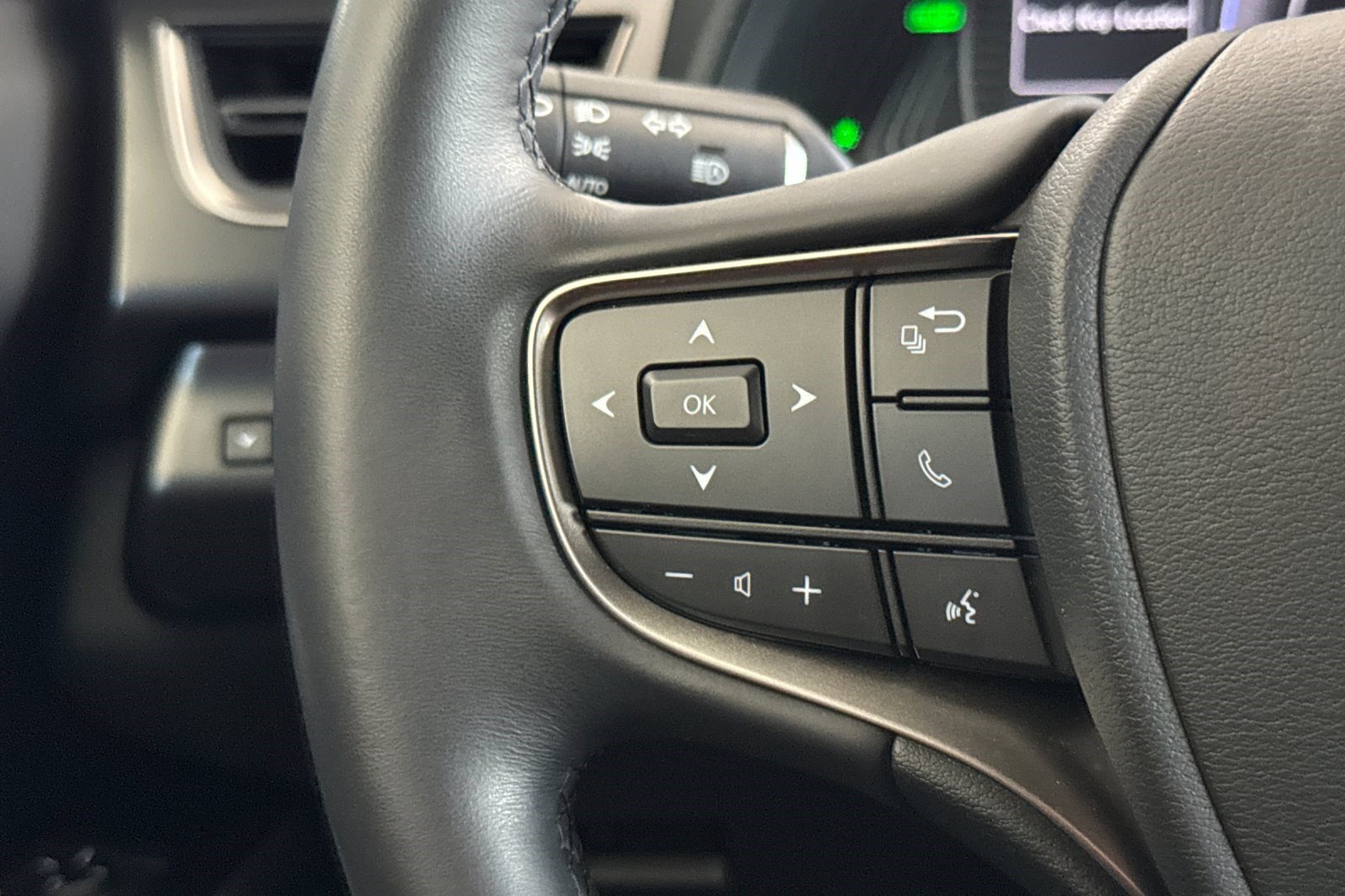 Certified 2023 Lexus UX 250h FWD w/ Accessory Package (Z2) image 30