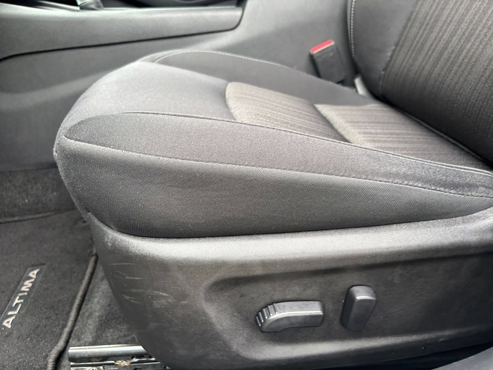 Used 2025 Nissan Altima 2.5 SV FWD image 22