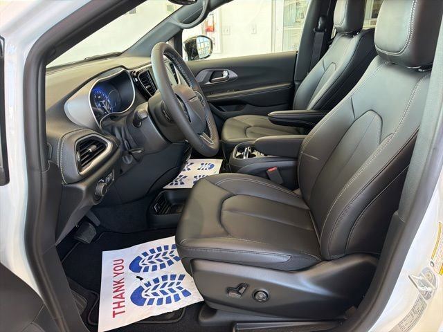 New 2027 Chrysler Pacifica Select FWD image 18