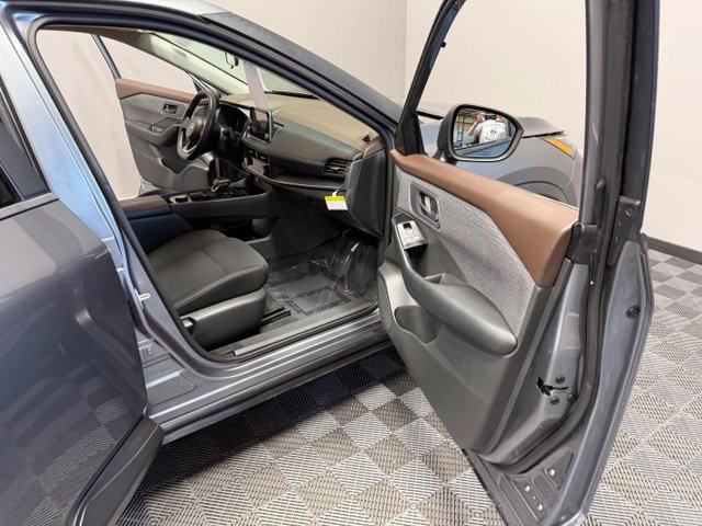 Used 2023 Nissan Rogue S AWD/4WD image 23