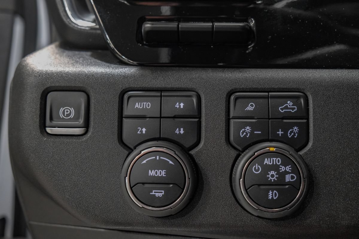 Used 2025 Chevrolet Silverado 3500 High Country w/ High Country Premium Package AWD/4WD image 29