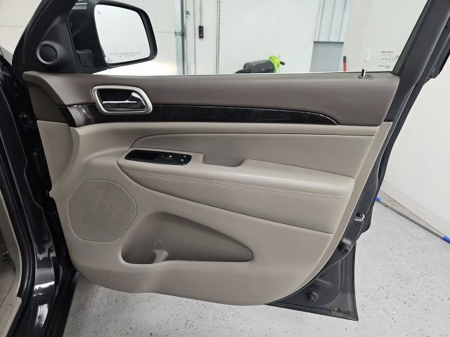 Used 2011 Jeep Grand Cherokee Laredo AWD/4WD image 32