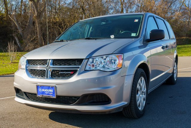 Used 2019 Dodge Grand Caravan SE image 2