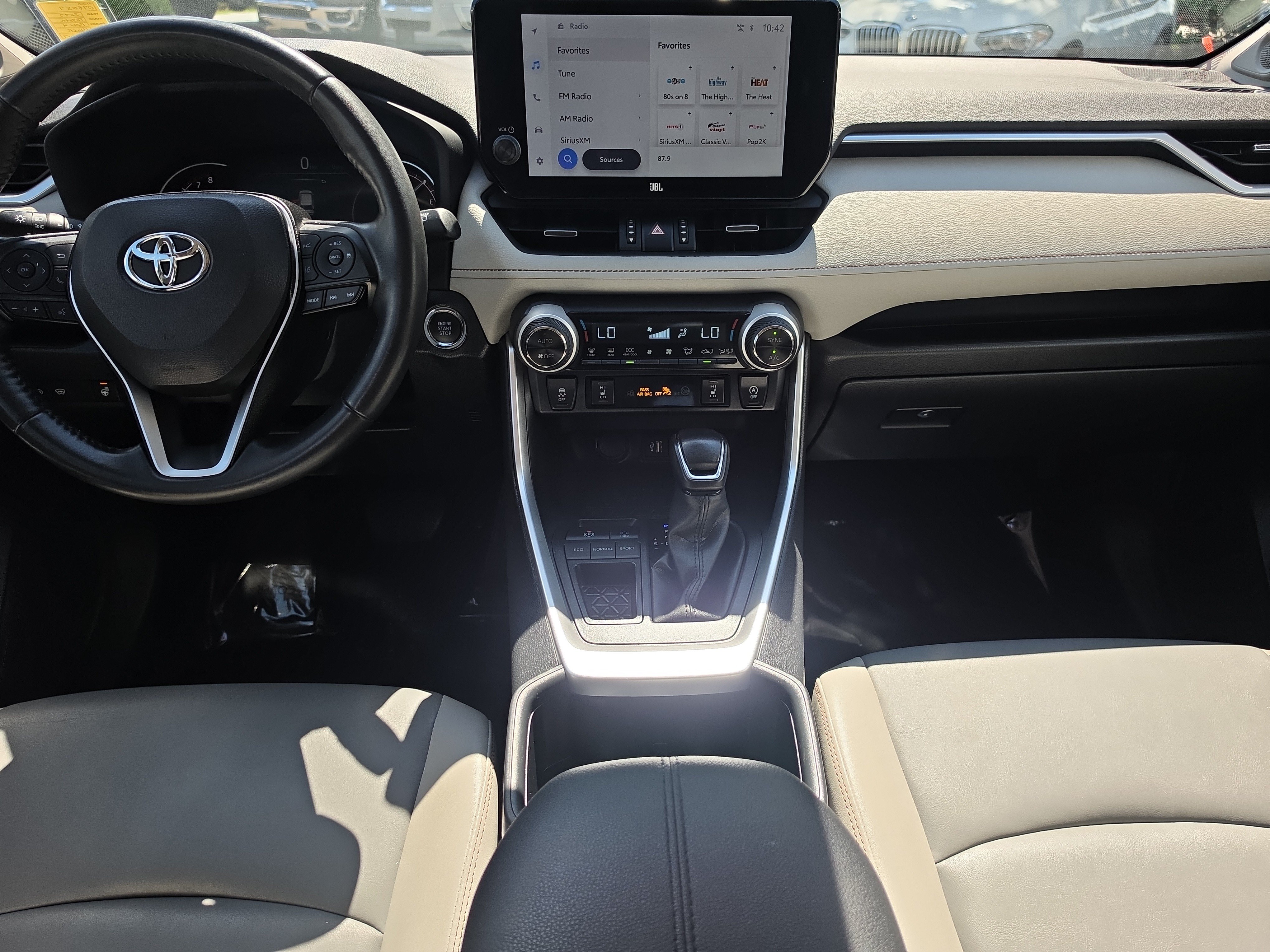 Used 2023 Toyota RAV4 XLE Premium FWD image 15