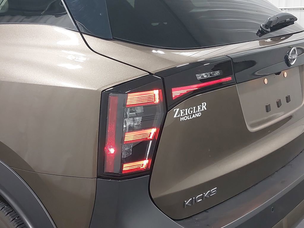 Certified 2025 Nissan Kicks SV image 33
