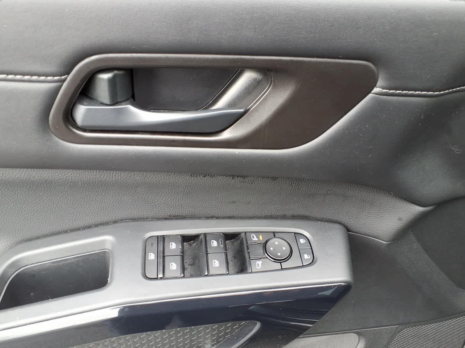 Used 2025 Nissan Pathfinder SV AWD/4WD image 14