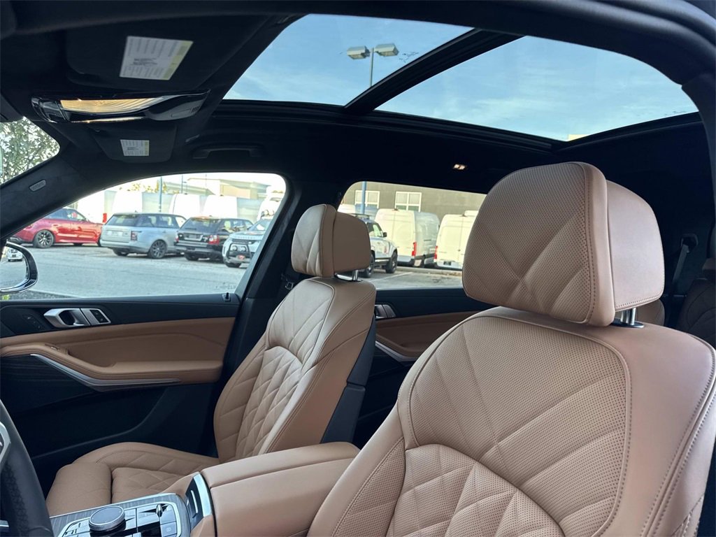 Used 2025 BMW X7 xDrive40i w/ M Sport Package image 24