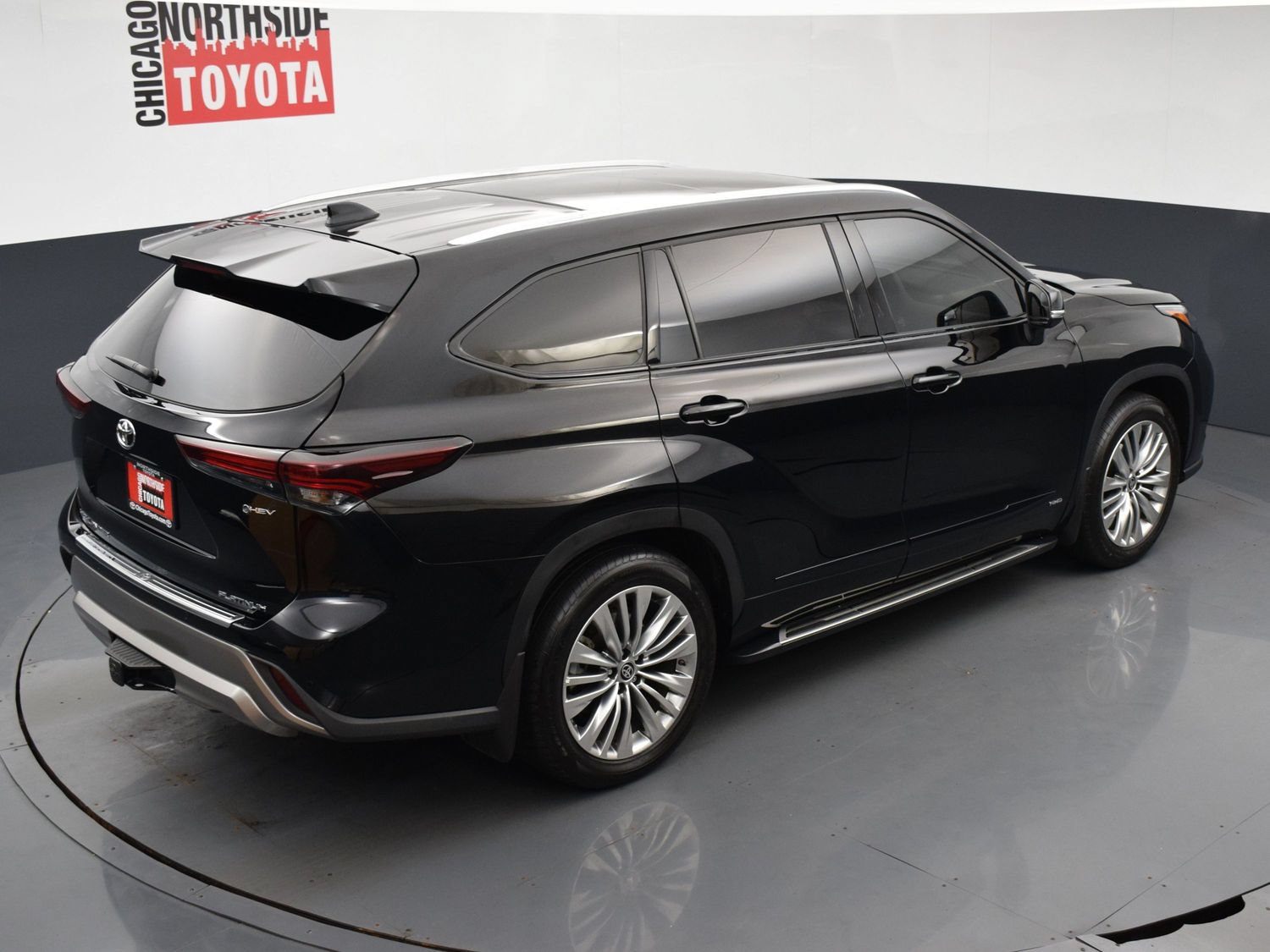 Used 2025 Toyota Highlander Platinum AWD/4WD image 30
