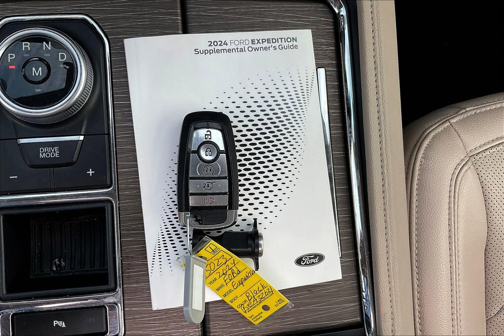 Used 2024 Ford Expedition Max Limited image 10