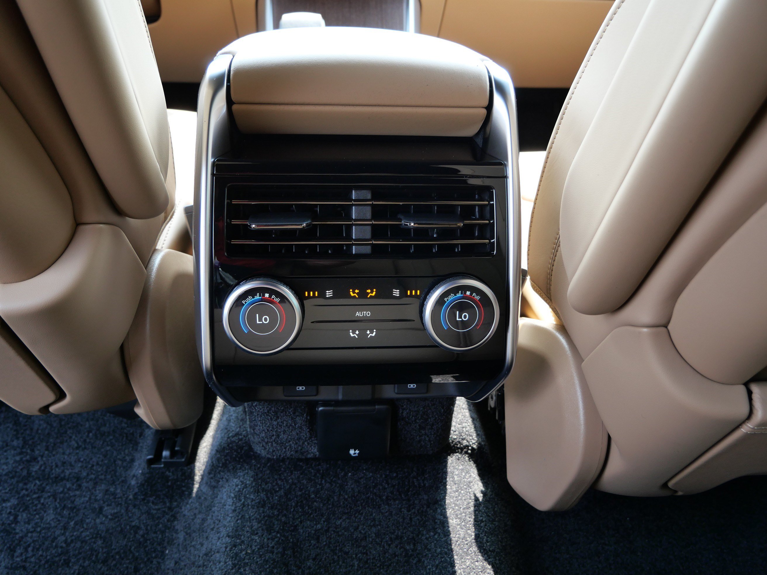 New 2026 Land Rover Range Rover SE AWD/4WD image 7