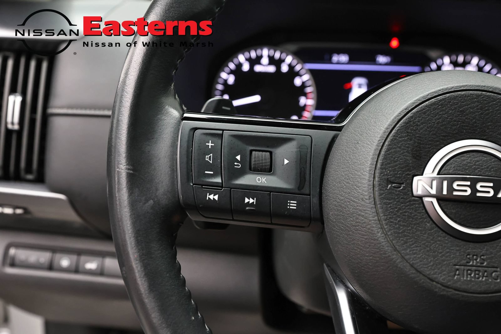 Used 2023 Nissan Pathfinder SL AWD/4WD image 15