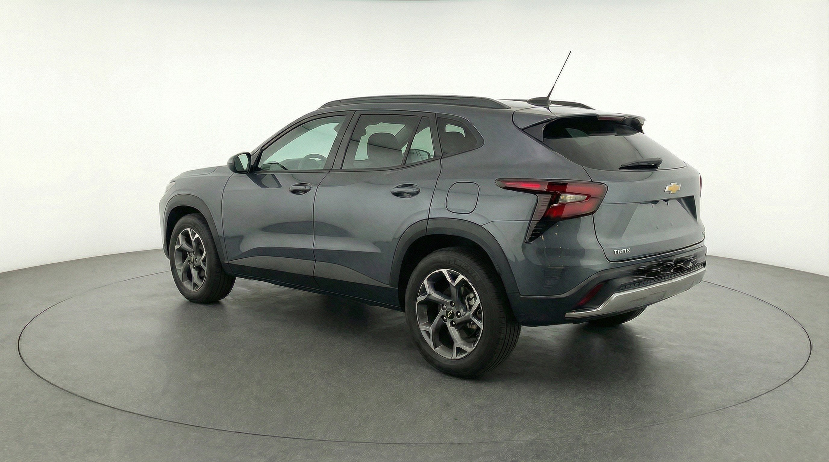 Used 2025 Chevrolet Trax LT w/ LT Convenience Package FWD image 6