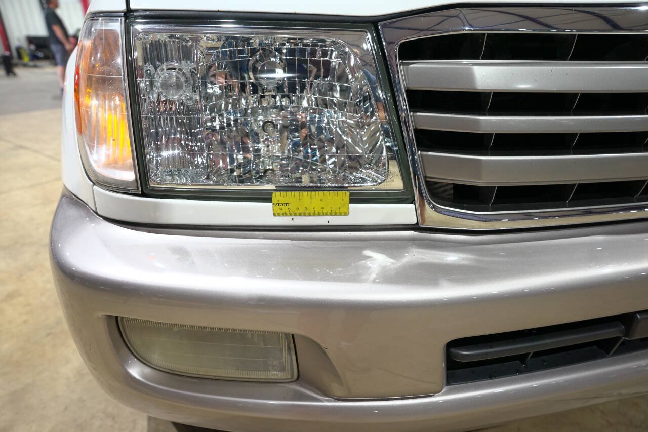 Used 2005 Toyota Land Cruiser AWD/4WD image 28