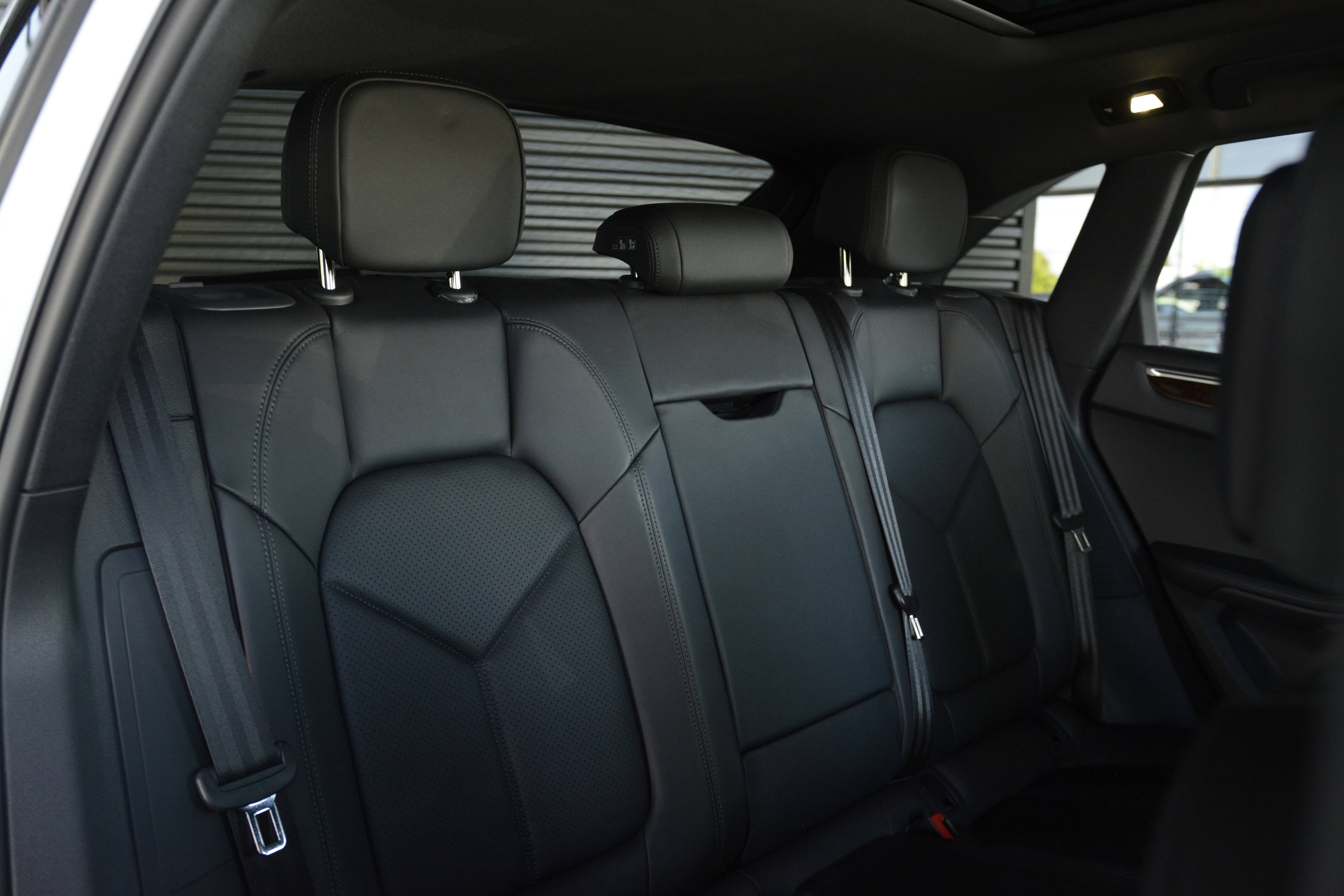 Certified 2022 Porsche Macan S AWD/4WD image 36