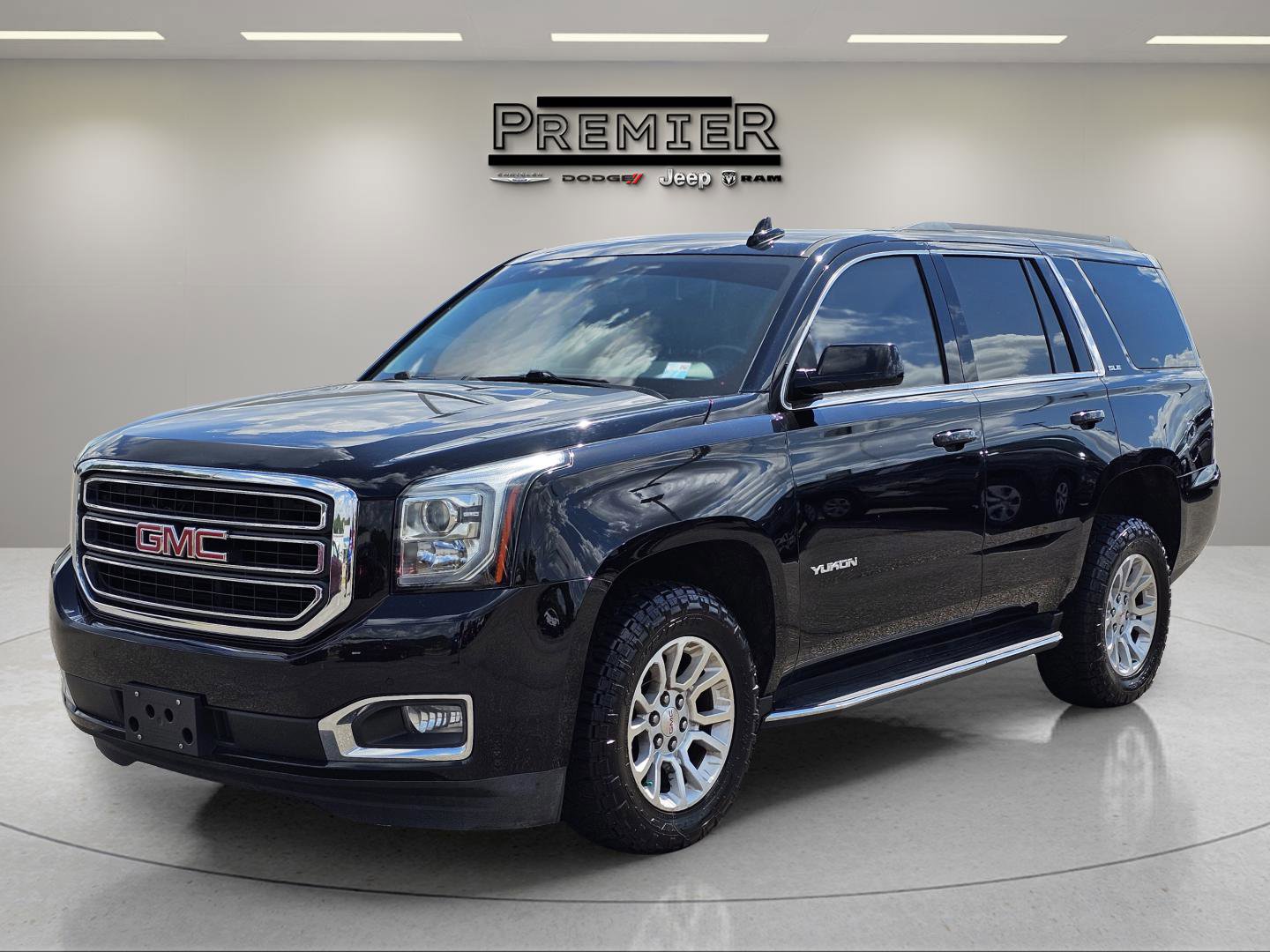 Used 2018 GMC Yukon SLE image 1