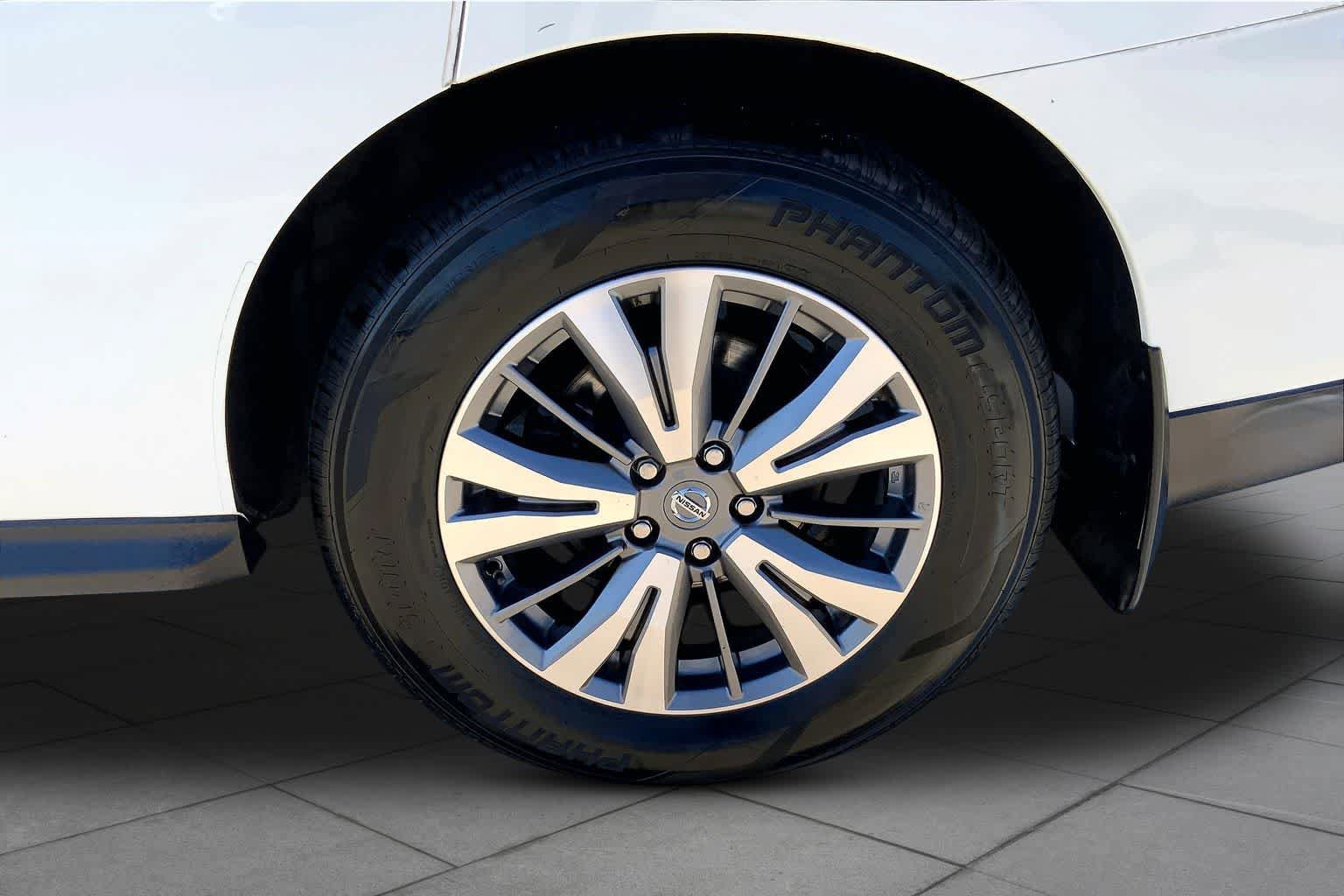 Used 2020 Nissan Pathfinder S FWD image 11