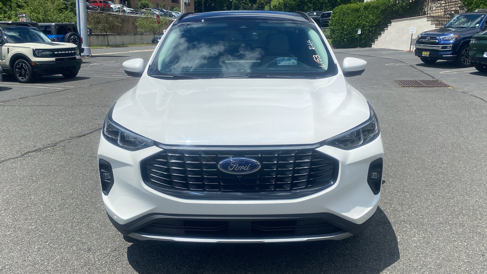 Used 2024 Ford Escape SE w/ PHEV Premium Package FWD image 2