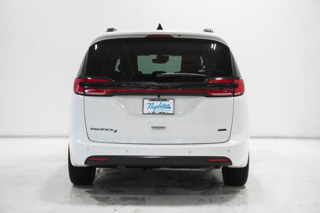 New 2026 Chrysler Pacifica Select w/ S Appearance Package image 6