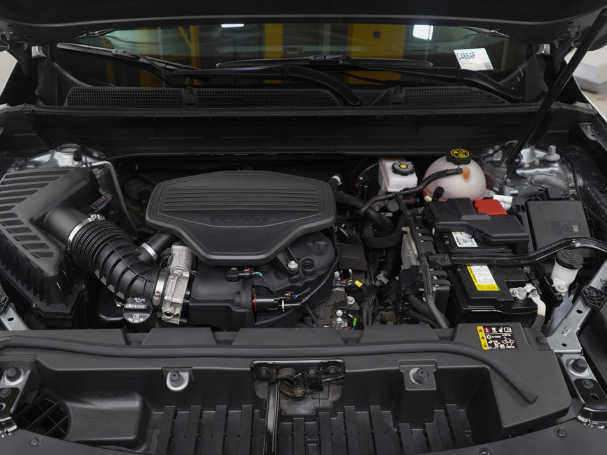 Used 2023 GMC Acadia SLE image 32