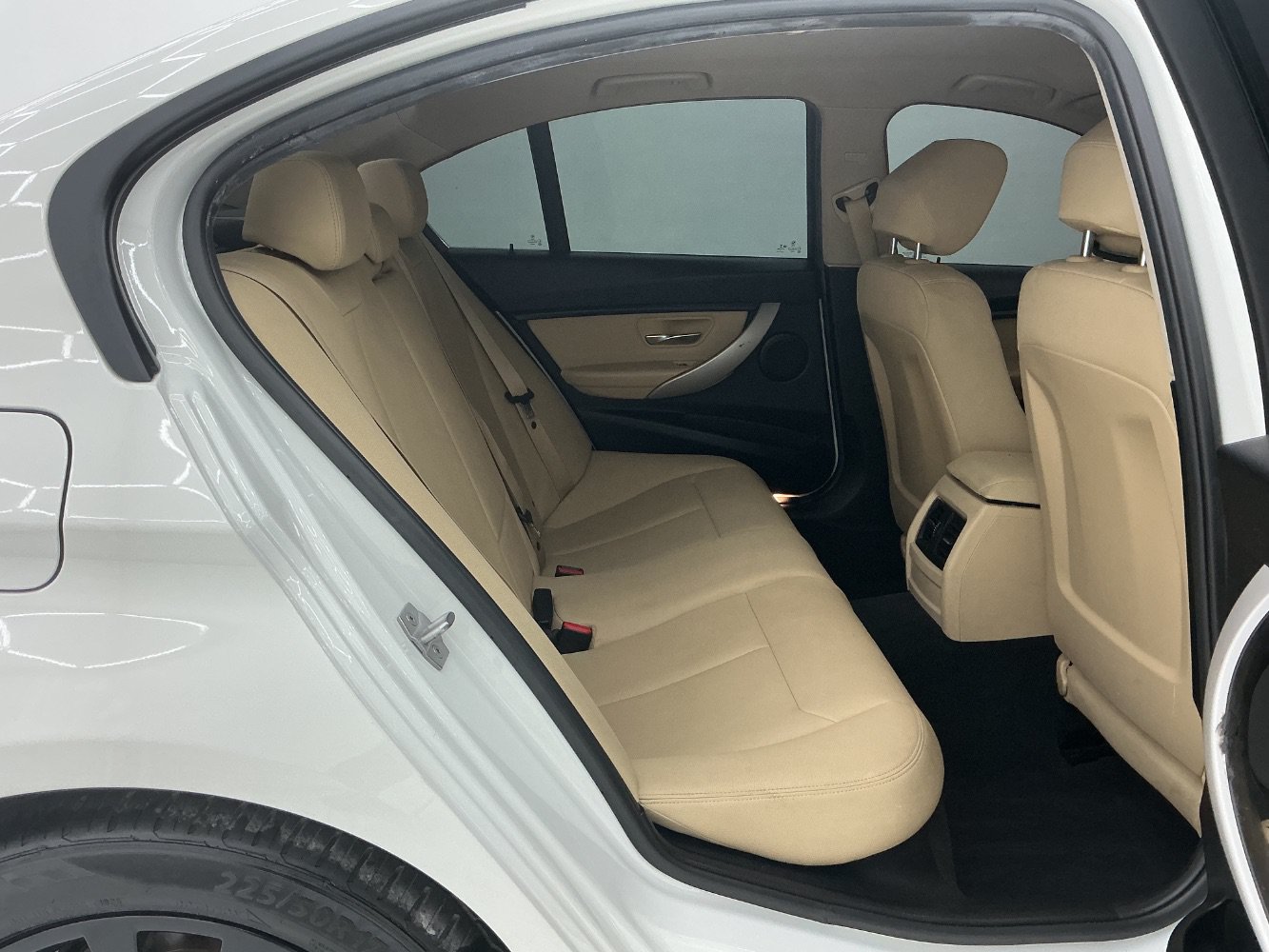 Used 2018 BMW 320i Sedan RWD image 21