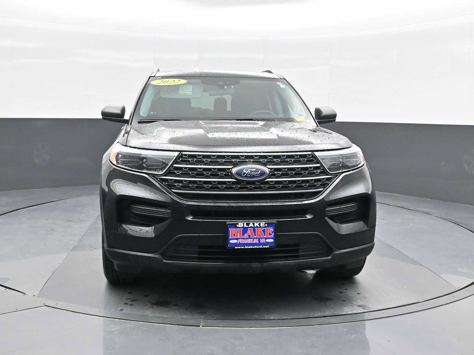 Used 2022 Ford Explorer XLT image 3
