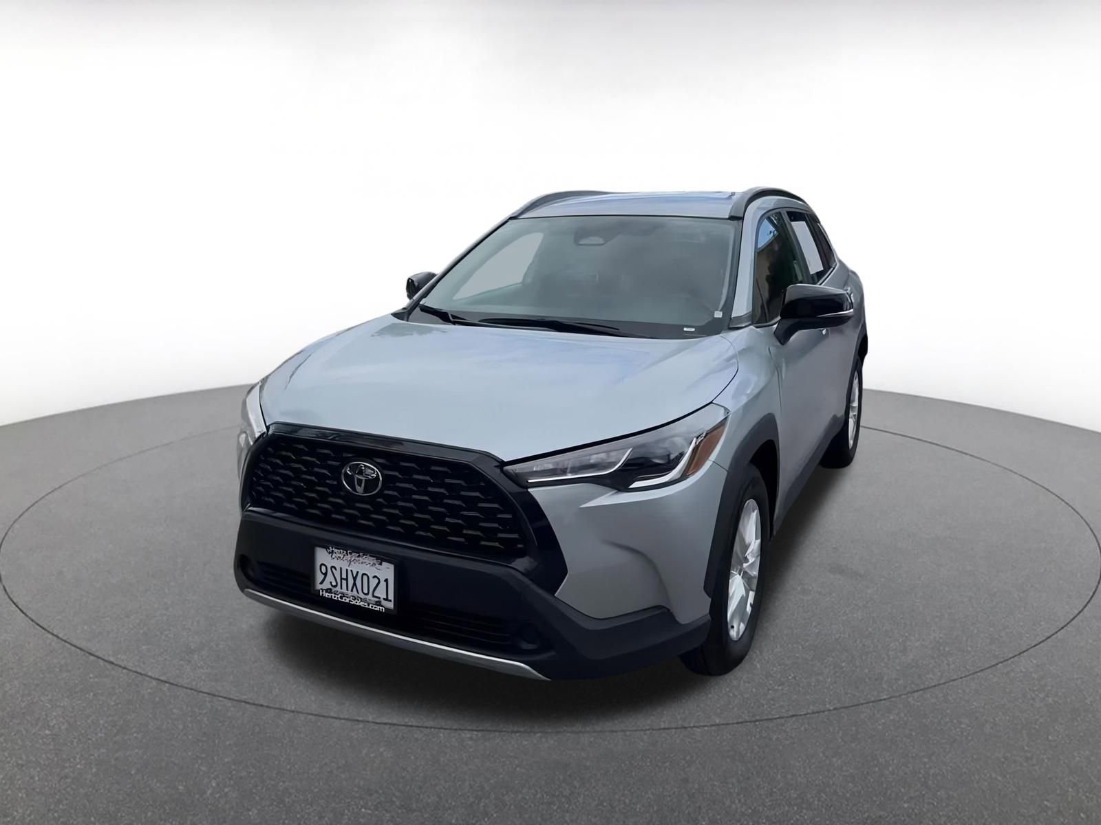 Used 2025 Toyota Corolla Cross LE image 7
