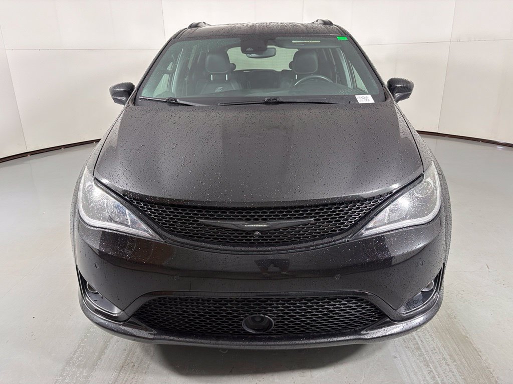 Used 2020 Chrysler Pacifica Touring-L Plus FWD image 3