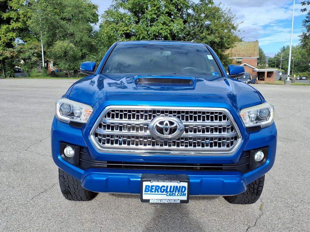 Used 2016 Toyota Tacoma TRD Sport w/ Towing Package AWD/4WD image 9